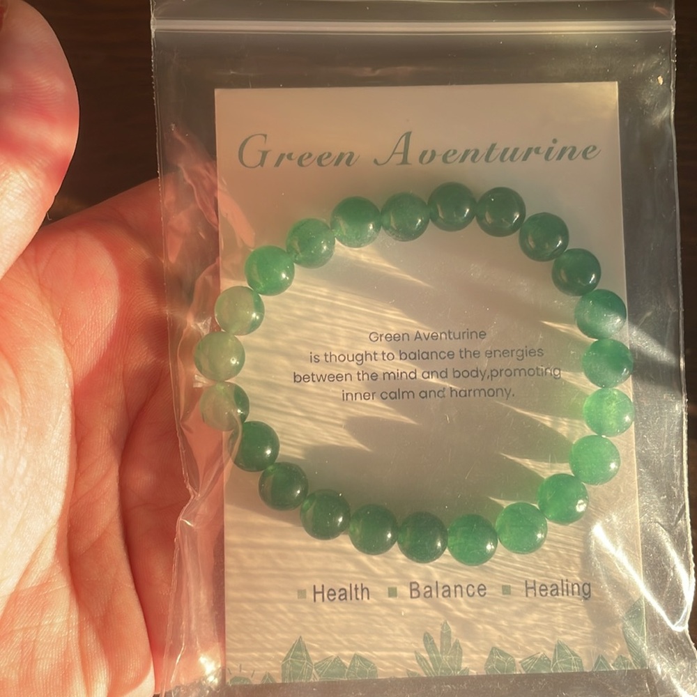NWT•GREEN ADVENTURINE•Natural gemstone stretchy bracelet w/ inspirational card